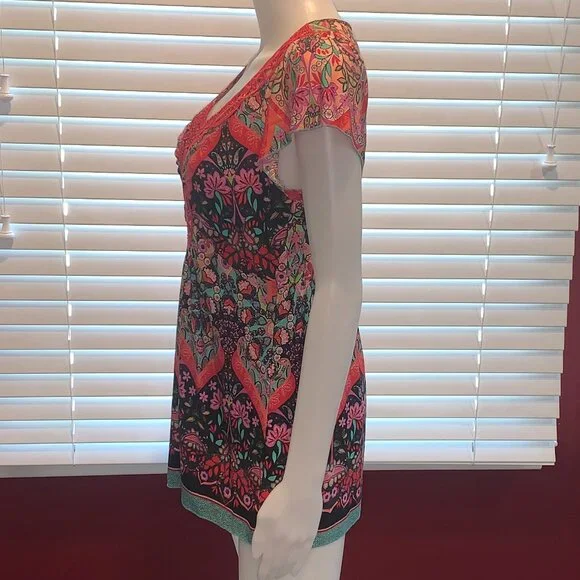 Beautiful EUC Covington Women's V-Neck Short Sleeve Top Size Medium Multicolored - Picture 4 of 12